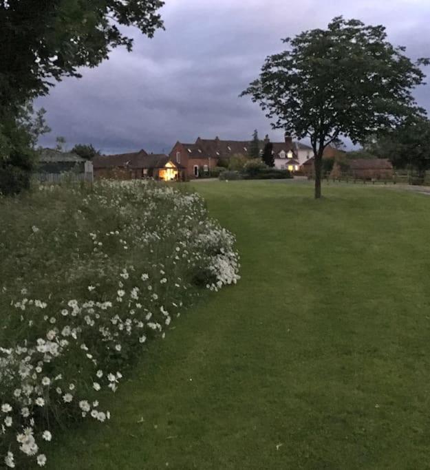 Cottage Barn Conversion On Working Farm ウスター エクステリア 写真