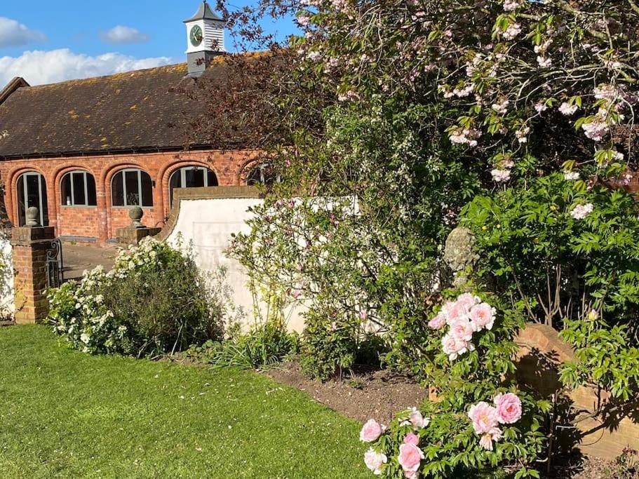 Cottage Barn Conversion On Working Farm ウスター エクステリア 写真